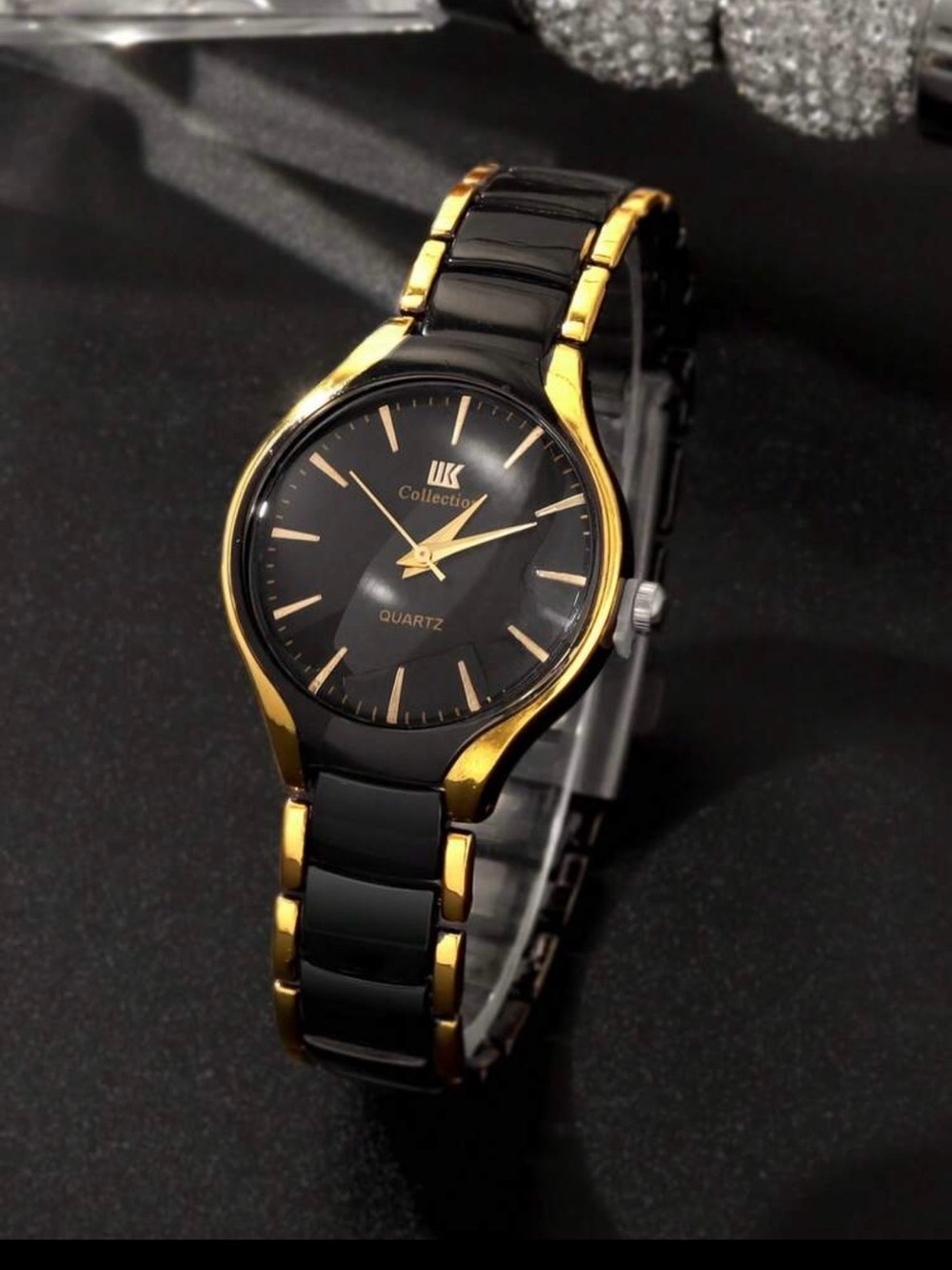 Black & Gold Collection Quartz Watch – Elegant Minimalist Wristwatch